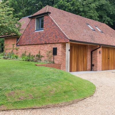 Beaulieu cottage with triple garage completed